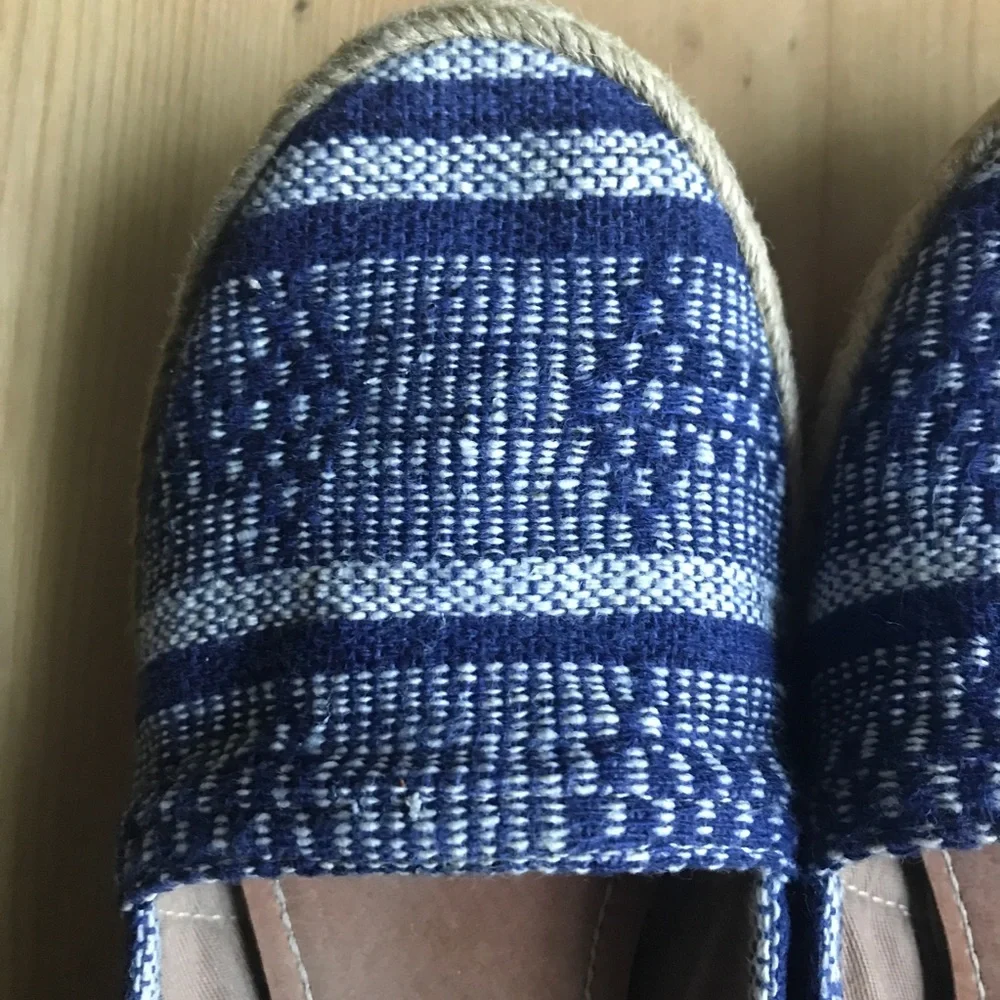 Kaanas 37 blue and white textile espadrille